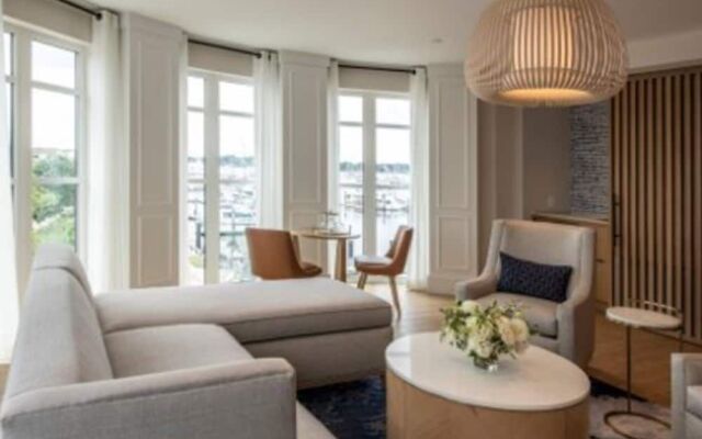 The Brenton Hotel