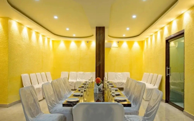 Hotel Mona Palace By OYO Rooms