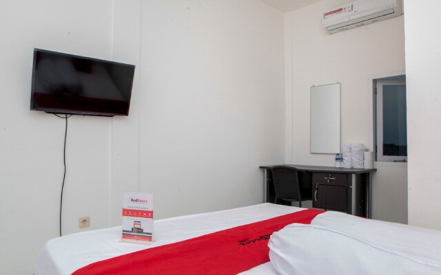 RedDoorz near Telkom Corporate University