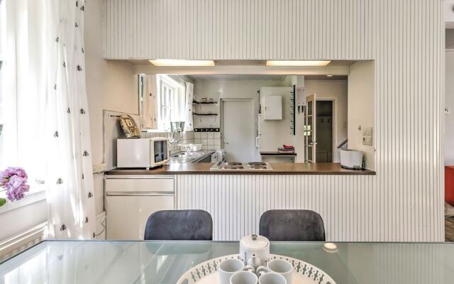 Lovely Chalet near Sea in Oostvoorne