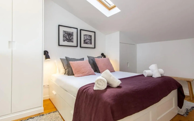 Lovelystay - Turquoise River View II