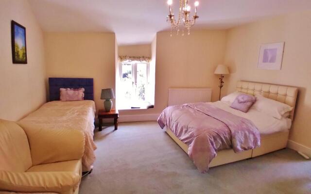 Pen-Y-Bont Hotel