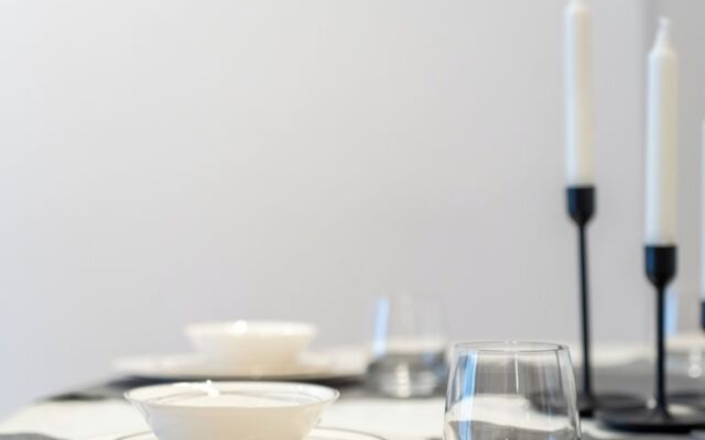 Elegant Apartment Amidst Vibrant Area with Balcony