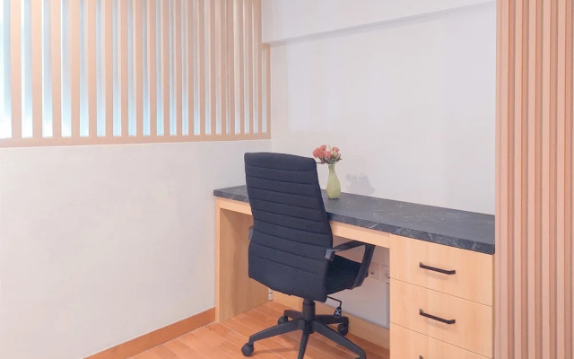 Spacious and Comfort Studio Loft at Kingland Avenue Apartment