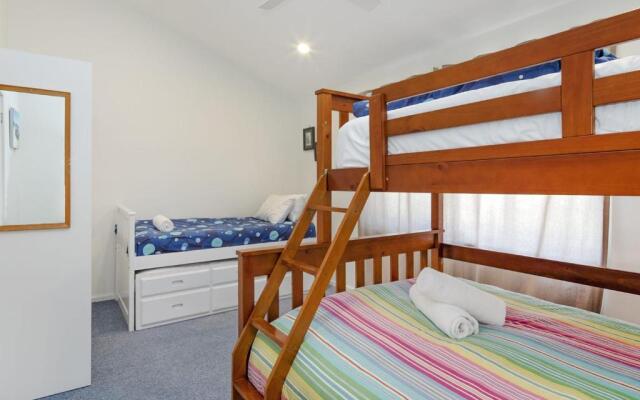 'Matilda' - Spacious & centrally located with great lake views