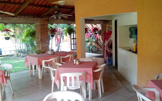 Uke Inn Hotel & Suites Teran