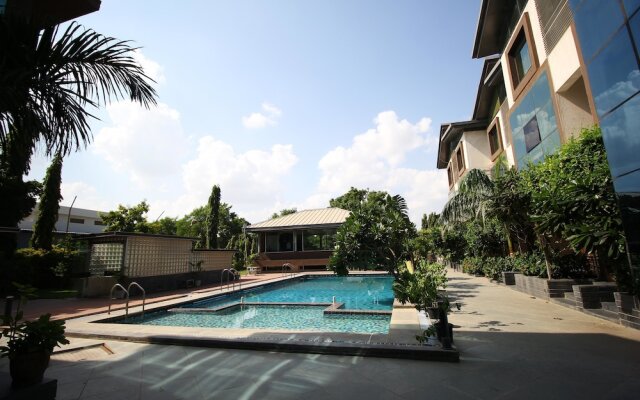 OYO 1968 Hotel Krishna Park Resort