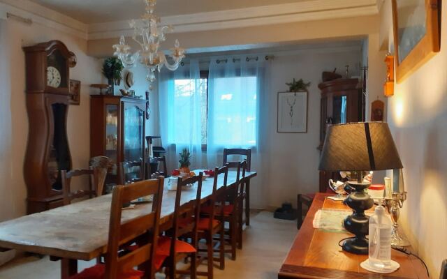 Chambre dans une maison pleine de vie