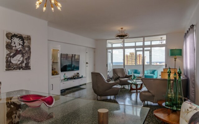 Leonidas Mid-Century Apartment