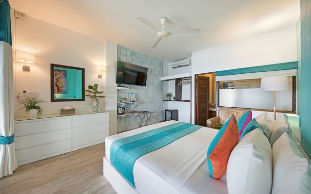 HACIENDA Hotel & Suites