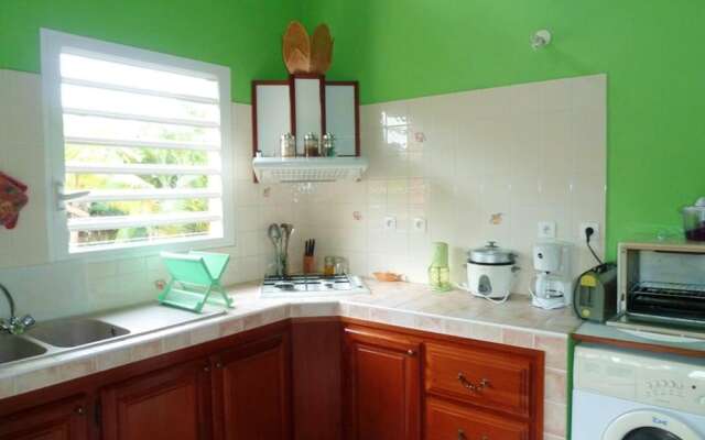 House with One Bedroom in Saint Benoit, with Wonderful Mountain View, Furnished Garden And Wifi - 45 Km From the Beach