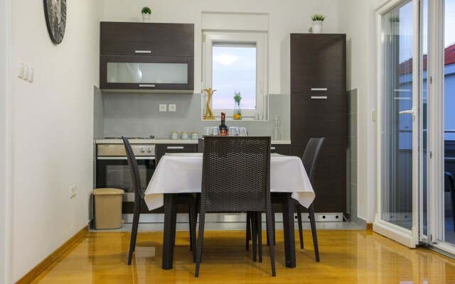 Summer Breeze Apartments