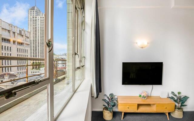 Open-Plan Living In The Heart Of Auckland