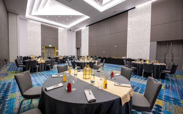 Radisson Red Dubai Silicon Oasis