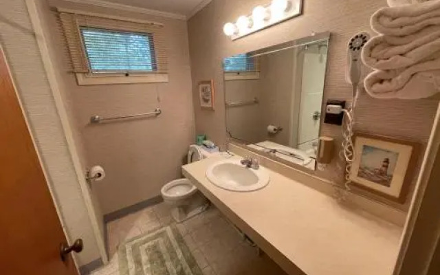 Midway Motel and Cottages