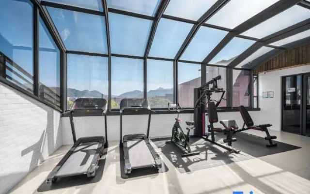 Crystal Pu Di Hotel (Taoxichuan Cultural & Creative Block, Jingdezhen)