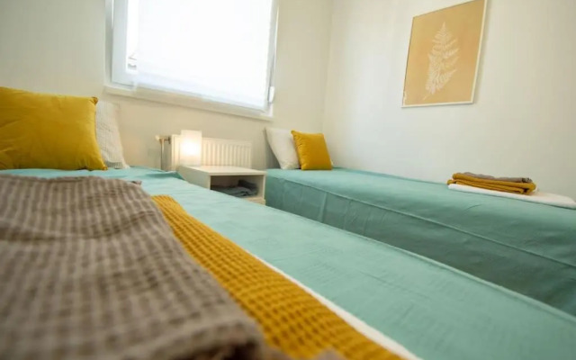 White Fields-Central 2-bdrm apartment with parking