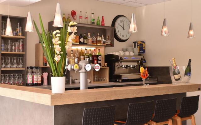Logis Cris Hôtel et Restaurant - Lyon Sud-Est
