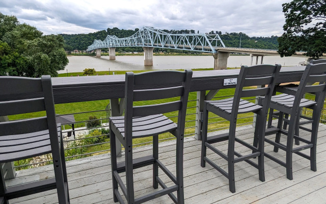 Riverboat Inn and Suites