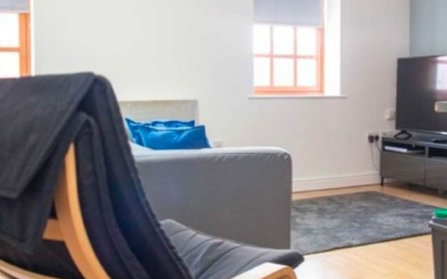 Cosy Holiday Home in Gloucester Near Robinswood Park