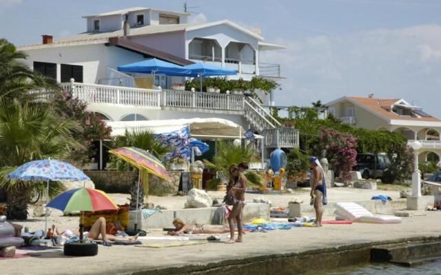 Apartment with a balcony and sea view - santek - AE1097