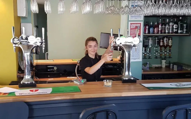 Windsor Hotel & Bar