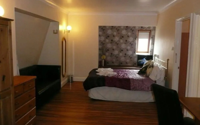 Rothwell House Hotel .