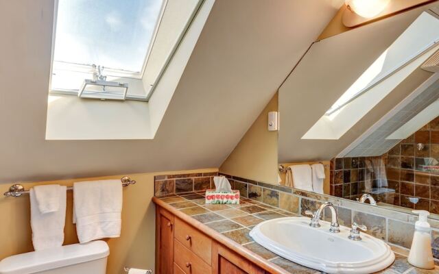 Parker by the Sea - Quaint Apartment with Beach Access