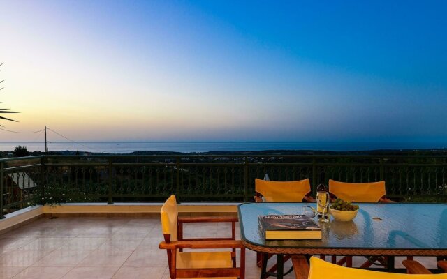 Secluded Villa w Private Pool, Children Play Area, Pool Table, BBQ & Sea Views