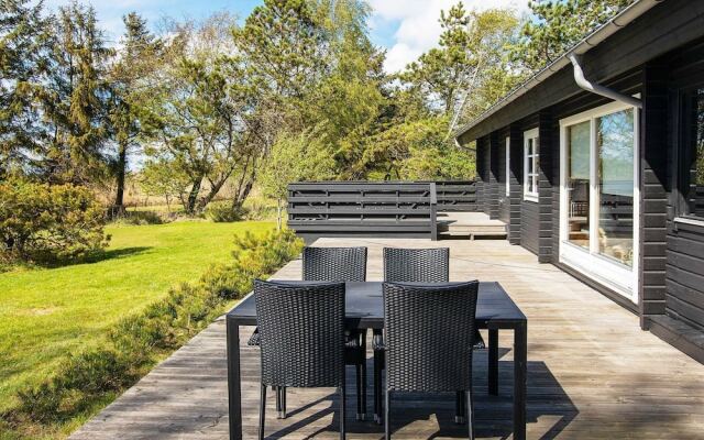 Peaceful Holiday Home in Højby Near the Beach