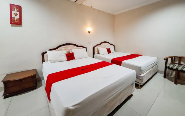 RedDoorz Hotel Tejomoyo Near Bukit Sekipan Tawangmangu – Guest Rooms – Karanganyar