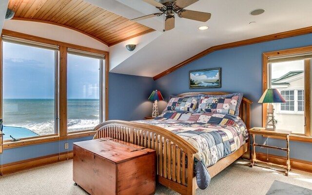 Boat House by Peace Vacations