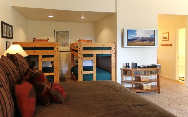 St. Anton Wooded View 2-bedroom Condos w/ Ski Lockers