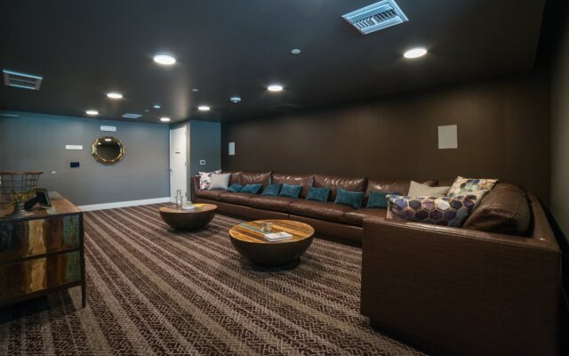 Ginosi Downtown Apartel