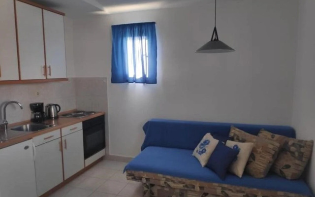 Jadranka - Free Parking and Grill - A2-blue