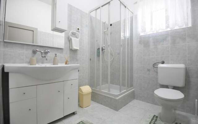 Spacious Ground Floor Apartment Primavera