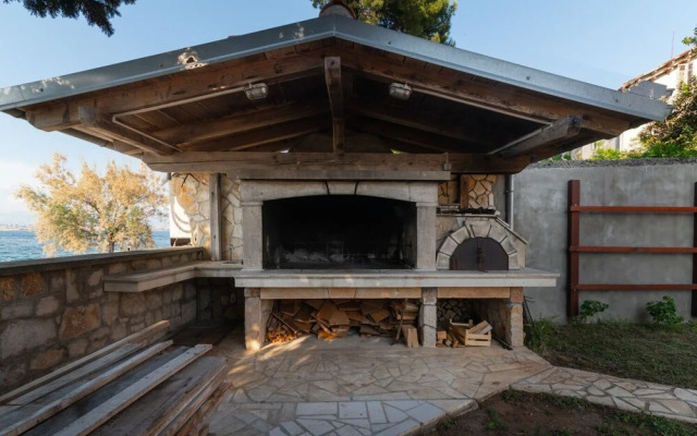 Tiho - 10m From the Beach - SA1 Potkrovlje