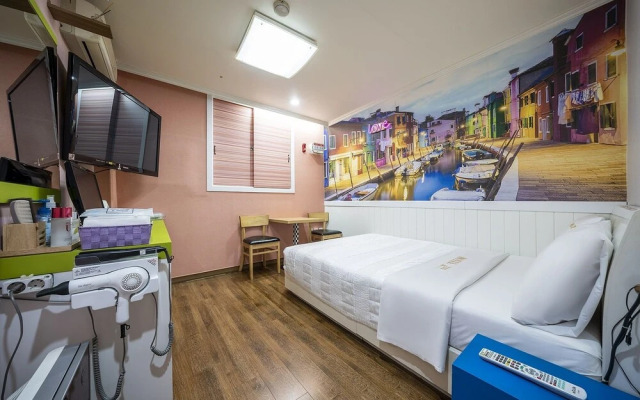 Cube Motel