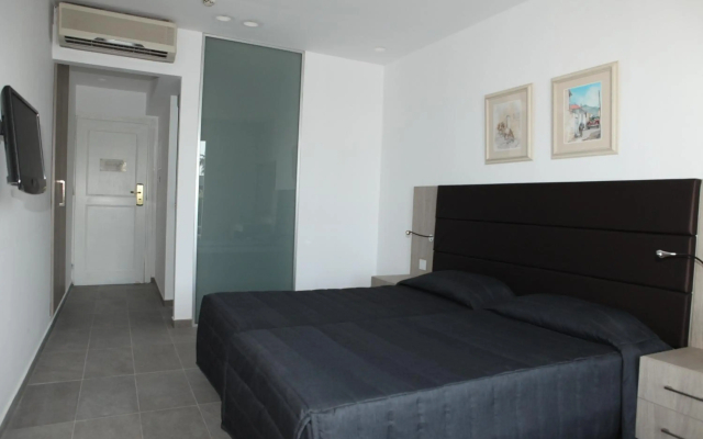 Dionysos Central Hotel