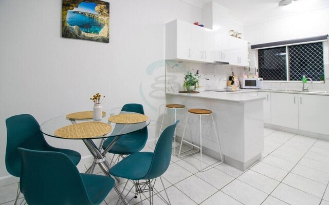 ZEN GARDEN - 2 BR Cozy Modern Design Apt