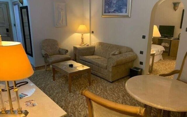 Tas Saray Bardakci Hotel