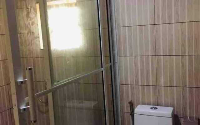 Beautiful 3-bed 2 Bath House at Spur Road Freetown