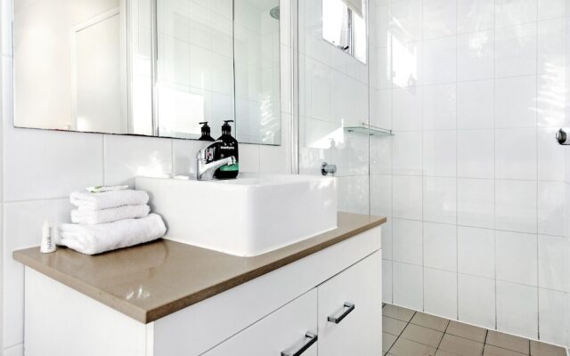 Broabdeach Sleek & Stylish Living