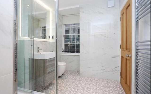 JOIVY Newly Refurbished Apartment on the Historic Royal Mile