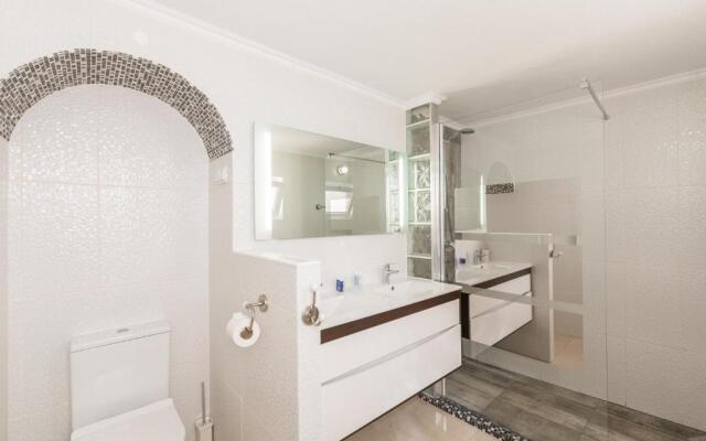 Fisherman's Beach Home 2BR 2BA AC Wi-Fi
