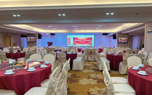 Vienna International Hotel (Shenzhen Pinghu Metro Station)