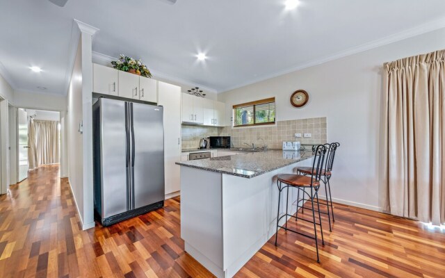 Bay Breezes - Cannonvale