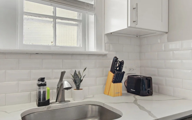 Chic 2BR Apt in Skokie - Elm 3A