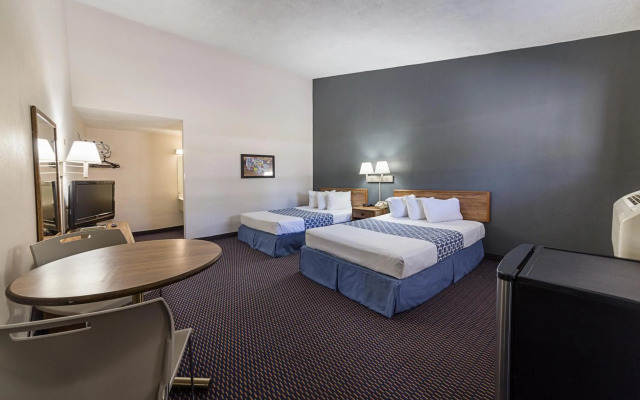 Econo Lodge Conference Center