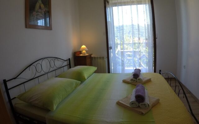 Antique Apartment With Balcony